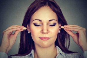 earplugs to reduce noise